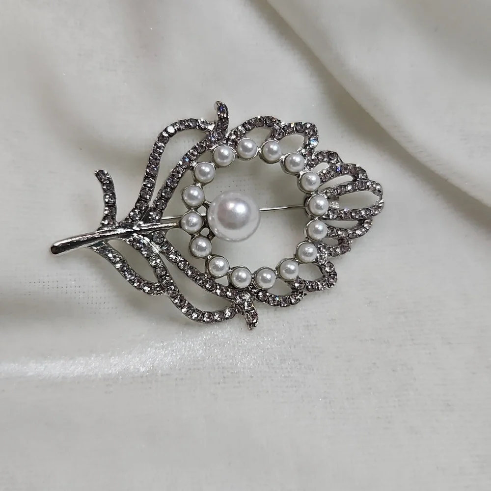 Women's Silver Rhinestone Pearl Feather Brooch Retro Style Pin Rhinestone NWOT